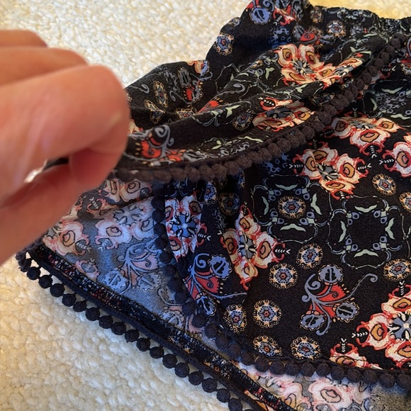 Geometric Print On Black Loose Flowy Comfy Pull On Shorts with Pom Pom Like Trim - Picture 8 of 10